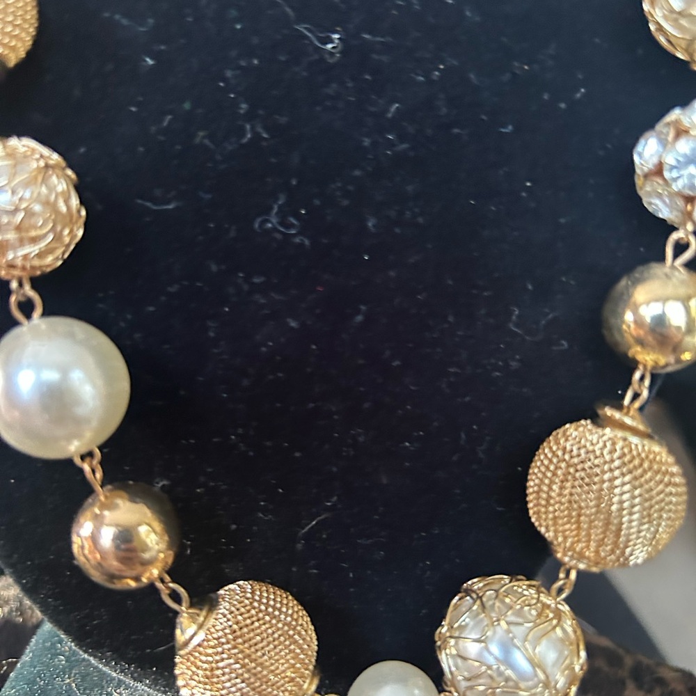 Gold Toned and Faux Pearl Necklace - Picture 4 of 8
